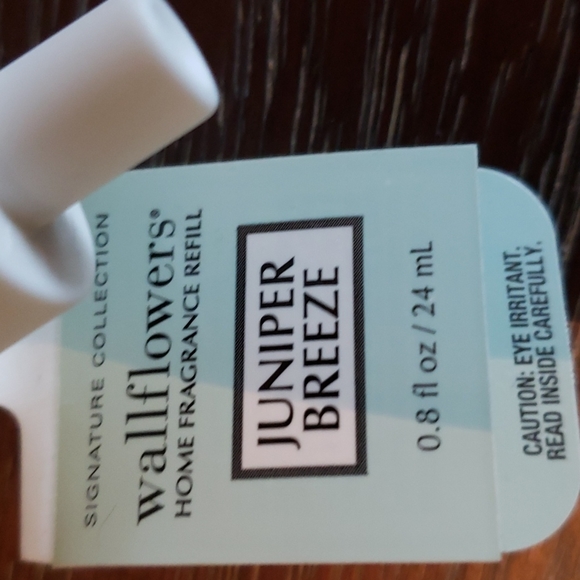 💖HP💖New! Bath & Body Works Wallflower Juniper Breeze Rare! Retired! - Picture 2 of 2